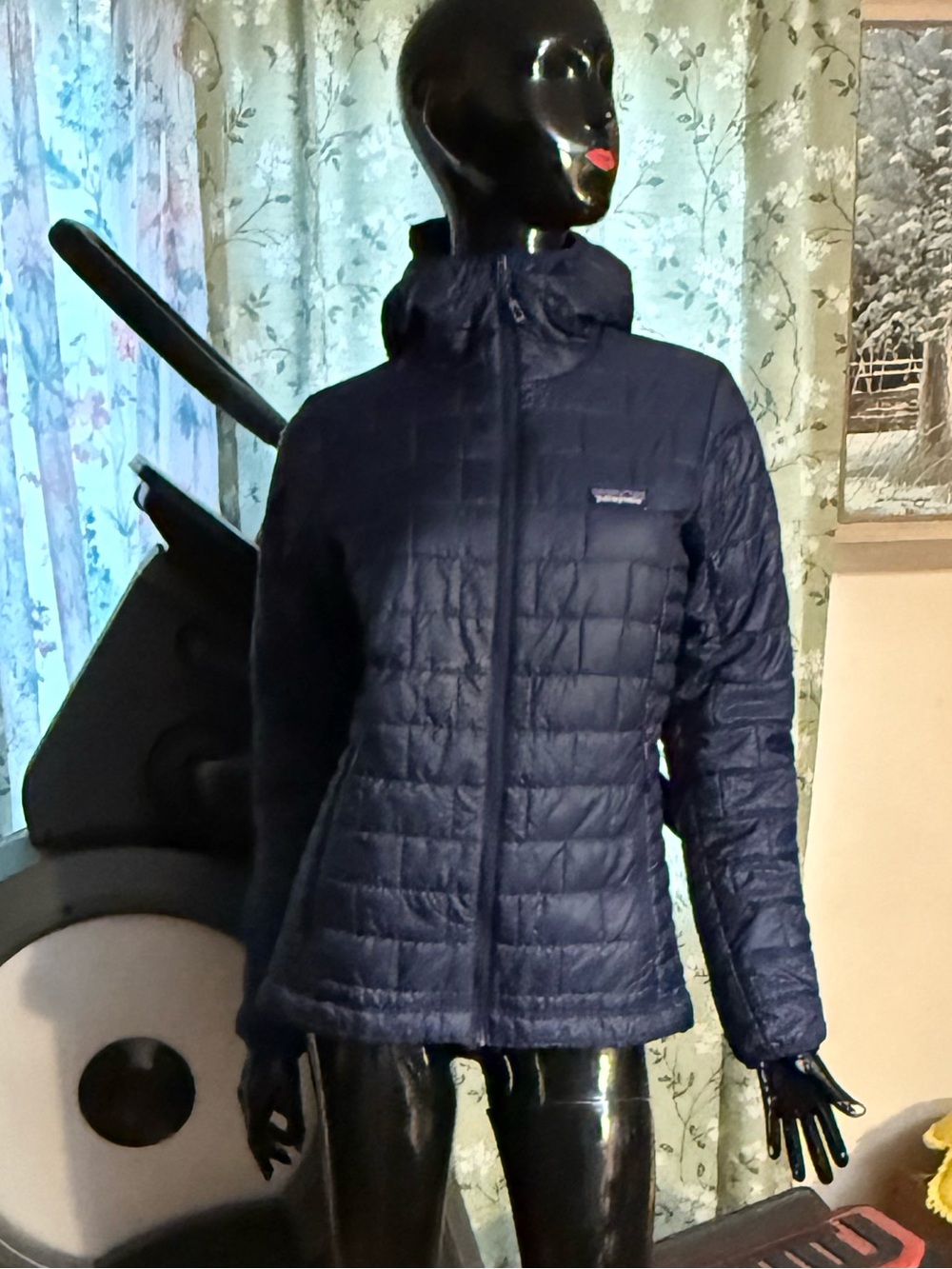 Patagonia Women's Navy Lightweight Insulated Puffer Jacket ( with small stain)